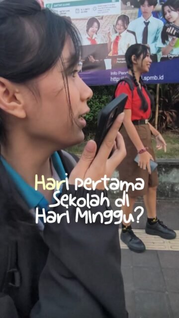Hari pertama sekolahnya di hari Minggu. Ada yang ngalamin juga?
Ada bagusnya sih.. ajarin anak mental yang baik, 
Jeleknya aku gak bisa bangun siang 😭
